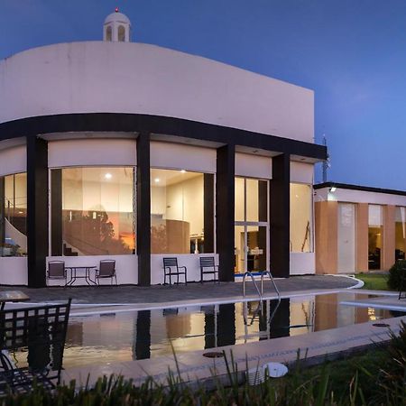 Hotel Aeropuerto Morelia Alvaro Obregon Kültér fotó