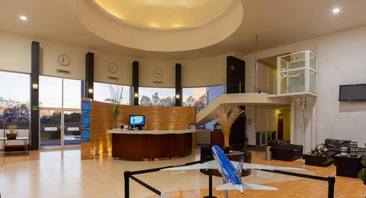 Hotel Aeropuerto Morelia Alvaro Obregon Kültér fotó